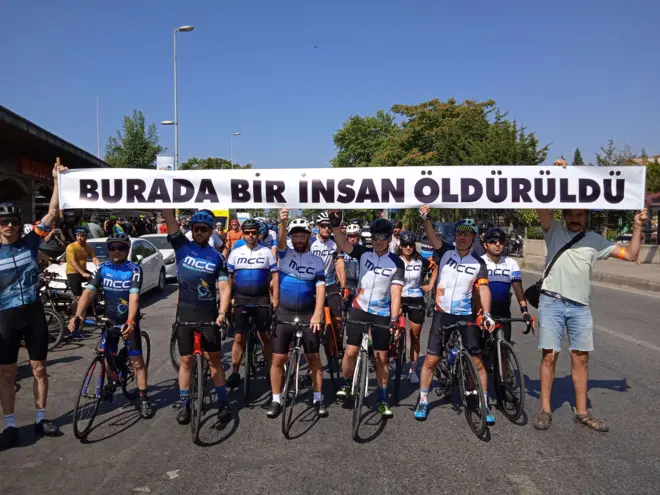 Bostancı’da bir aracın çarpması sonucunu hayatını kaybeden bisikletli Doğanay Güzelgün için anma yürüyüşü