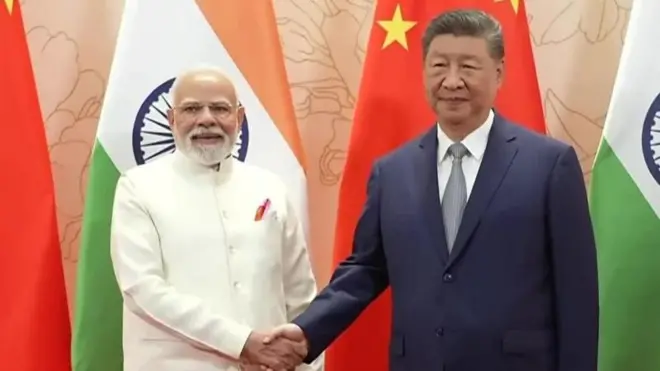 तियानजिनमध्ये पंतप्रधान मोदी आणि शी जिनपिंग यांची भेट झाली
