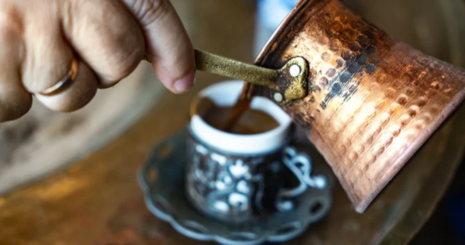 إعداد وشرب القهوة التركية أمر متأصل في التقاليد والطقوس.