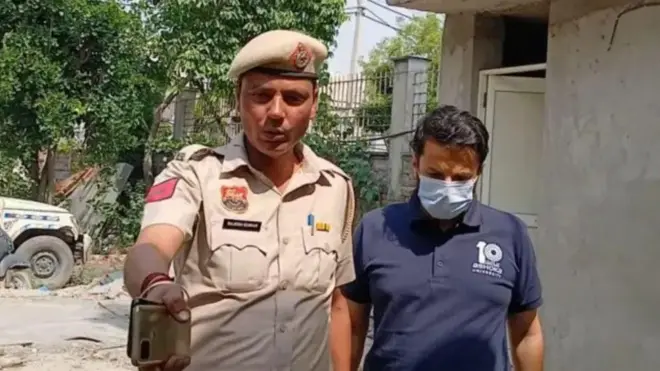 प्रोफ़ेसर महमूदाबाद हरियाणा की अशोका यूनिवर्सिटी में एसोसिएट प्रोफ़ेसर हैं