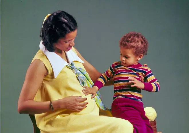 Nwaanyị dị ime na nwa ya