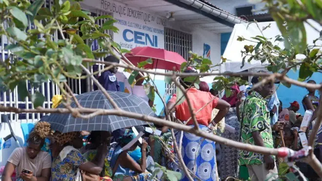 Abaturage bari ku biro by'akanama k'amatora muri DR Congo