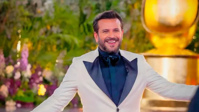 أُعلن صباح الأربعاء عن وفاة الإعلامي السوري صبحي عطري عن عمر ناهز 48 عاما، إثر ذبحة صدرية مفاجئة أثناء وجوده في ألمانيا في زيارة قصيرة.