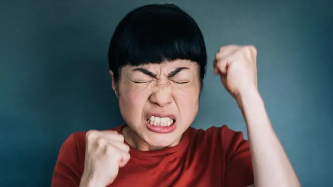 सतत तक्रारी आणि कुरकुर: तुमच्या मेंदूचं काय होतं, यातून बाहेर कसं पडायचं?