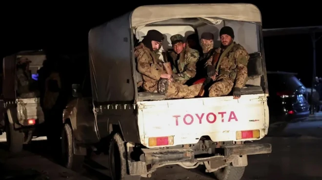 грузовик с военными