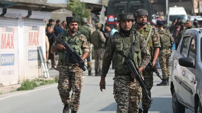 الحوثيون يتوعدون برد مزلزل على إسرائيل رغم حديث عن اتفاق لوقف إطلاق النار مع الولايات المتحدة