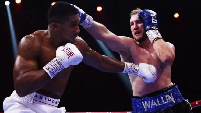 آنتونی جاشوا در سه مسابقه‌ای که از ماه مارس انجام داده، برنده شده است