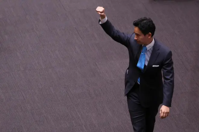 นายพิธา ลิ้มเจริญรัตน์