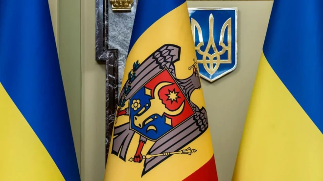 Флаги Украины и Молдовы