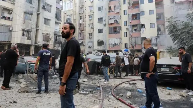 High rise building wey Israeli air strike hit for Beirut as pipo dey inspect di damage to di blocks of flats for di southern suburbs of di Lebanese capital.