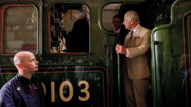 Карл на борту королевского поезда
