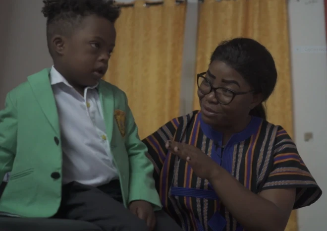 Nathanaël atteint de Trisomie 21 et sa maman Yolande Epée