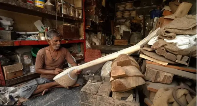 మిరాజ్ నగరం తీగ వాద్యాలకు ప్రసిద్ధి
