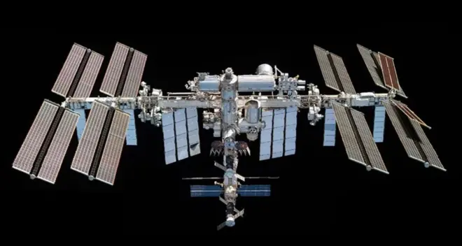 محطة فضائية.