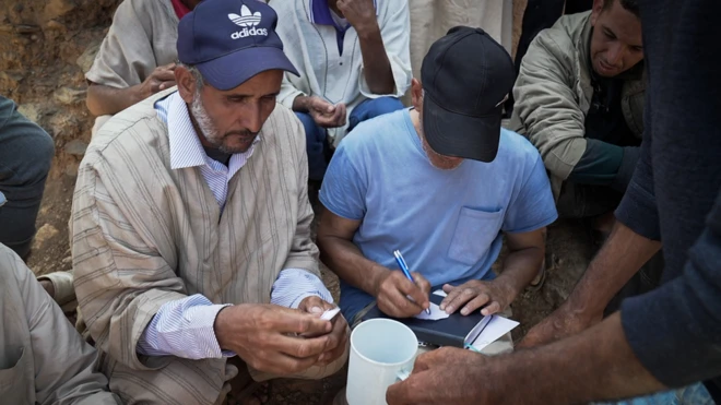 Köyde kimin hangi yardımı alacağını belirlemek için kura çekiliyor