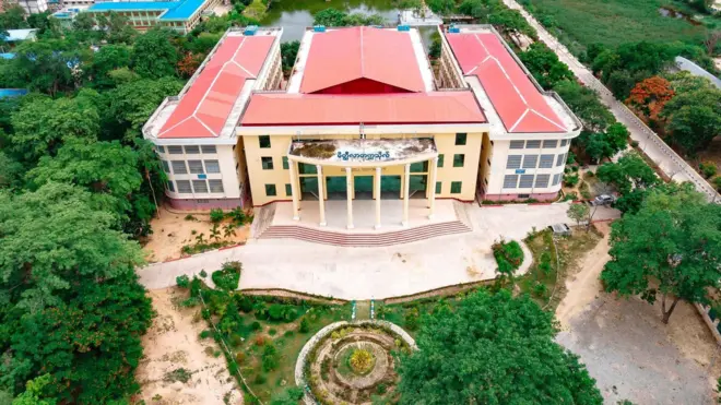 မိတ္ထီလာတက္ကသိုလ်