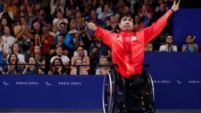 競泳男子の鈴木孝幸