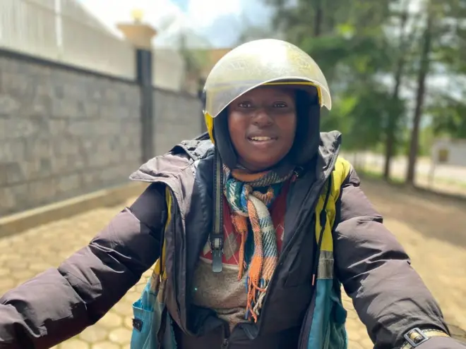 Louise Uwase avuga ko akazi ko gutwara abagenzi kuri moto kamuha ubwigenge