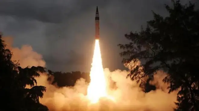 Kombora la nyuklia la India la Agni-5 lina umbali wa zaidi ya kilomita 5,000