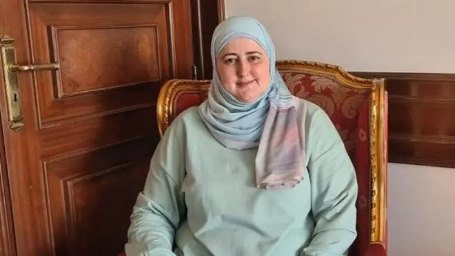 قامت هانيا ببرمجة روبوت دردشة لاستخدامه على واتساب لمساعدة النازحين في لبنان