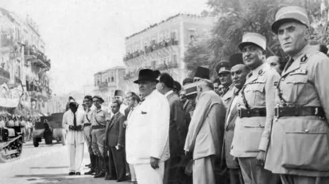 بشارة الخوري أول رئيس لبنان (1943_1950) يتفقد القوات في طرابلس شمالي البلاد