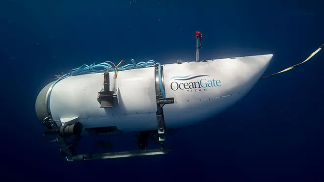 O submarino Titan debaixo d'água