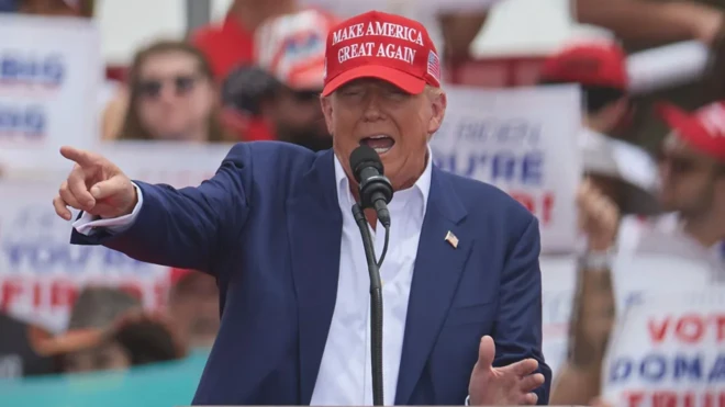 دونالد ترامپ در حال سخنرانی