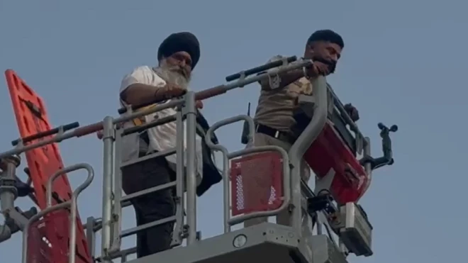 ਗੁਰਜੀਤ ਸਿੰਘ ਨੂੰ ਟਾਵਰ ਤੋਂ ਹੇਠਾਂ ਉਤਾਰ ਲਿਆ ਗਿਆ ਹੈ 