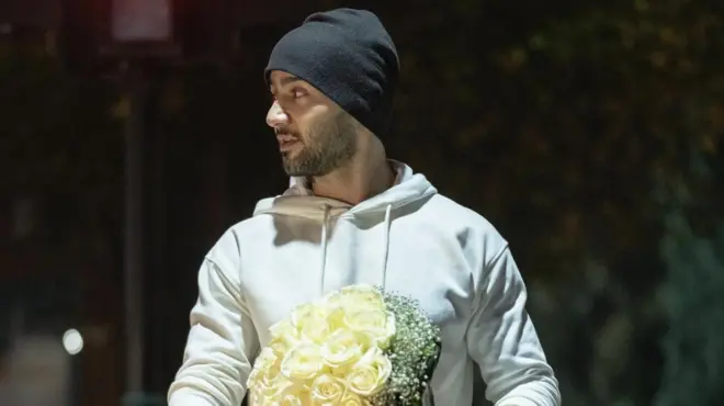 عکسی که حساب رسمی توماج صالحی از آزادی او منتشر کرده است