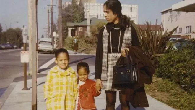 Шьямала Гопаланды Америкада окуусун аяктаган соң Индияга кайтып келет деп күтүшкөн