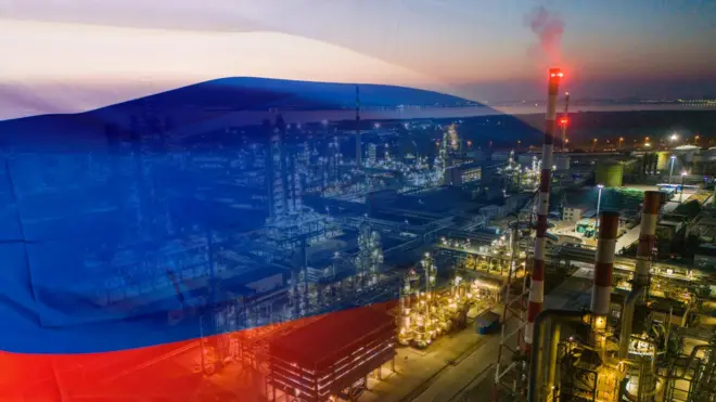 Нафтопереробний завод у Росії - колаж