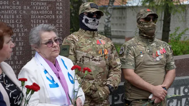 Combatientes rusos en una ceremonia del Día de la Victoria en Rublevka