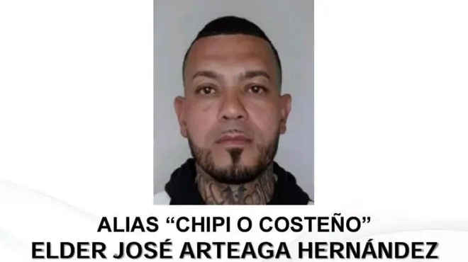 Una ficha de búsqueda de Elder Arteaga antes de ser capturado.