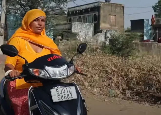 अपने गांव में बाल विवाह रोकने की मुहिम में जुटीं सोनू