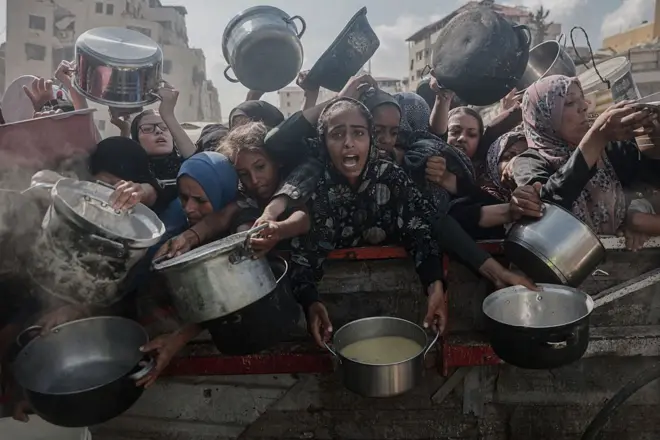 تشير تقارير دولية إلى أن أكثر من ثلث الفلسطينيين في قطاع غزة يظلون دون طعام لأيام متتالية.