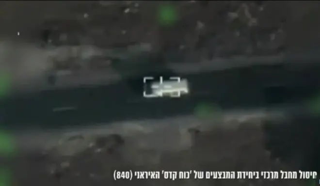 İsrail ordusu tarafından yayımlanan ve Hüseyin Mahmud Murşid el-Cevhari'yi taşıyan aracın hedef alındığını gösterdiği iddia edilen bir videonun ekran görüntüsü.