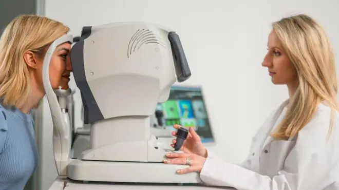 نتایج یک مطالعه جدید نشان می‌دهد که اسکن‌های چشم با استفاده از هوش مصنوعی قادر به تشخیص بیماری پارکینسون قبل از بروز علائم آن در افراد است