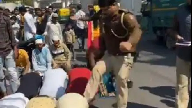 लात मारने का मामला