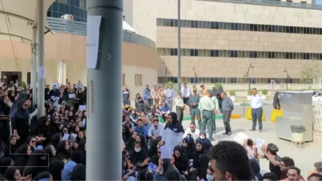 تجمع پرستاران در شهرهای مختلف ایران؛«نیروی انتظامی، تو هم بستری میشی»