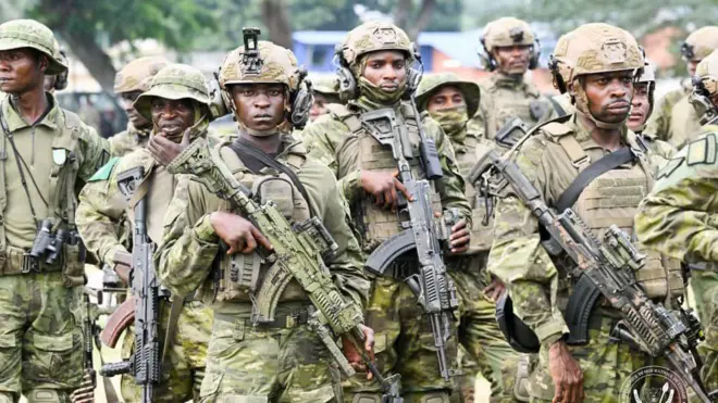 Abasirikare b'ingabo za DR Congo bafite intwaro