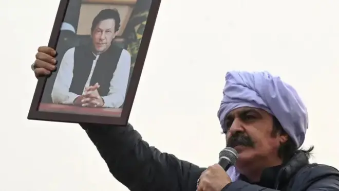 گنڈاپور، عمران خان