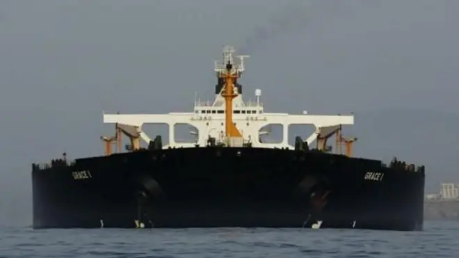 होर्मुझच्या सामुद्रधुनीतून जगातील 20 टक्के कच्च्या तेलाच्या वाहतूक होते
