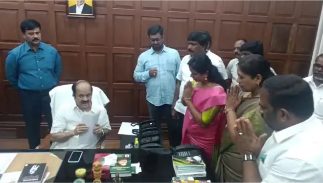 அதிமுக எம்.எல்.ஏக்கள் 3 பேர் திடீர் ராஜிநாமா - என்ன நடக்கிறது?