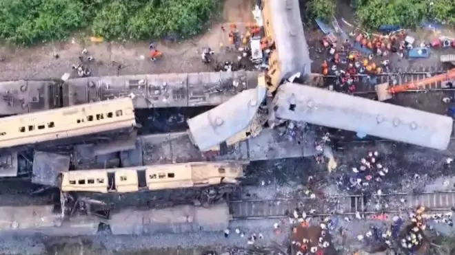 విజయనగరం జిల్లాలో జరిగిన రైలు ప్రమాద దృశ్యం