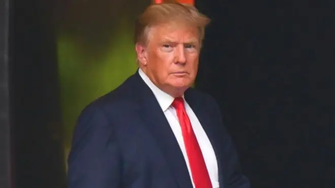 डोनाल्ड ट्रंप