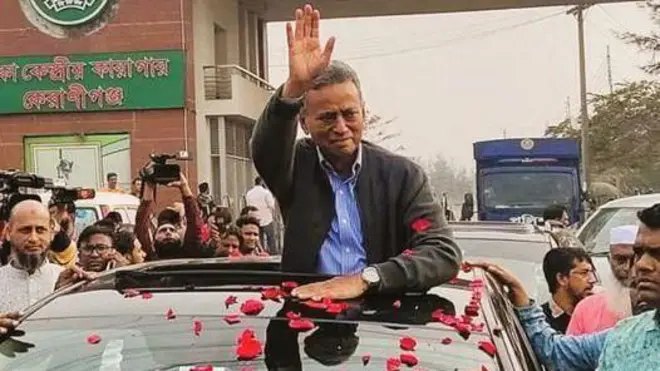 কারামুক্তির পর বিএনপি নেতা আমীর খসরু মাহমুদ চৌধুরী