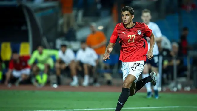 حمزة عبد الكريم، لاعب منتخب مصر، خلال المباراة الودية الدولية بين مصر وروسيا على استاد القاهرة الدولي في 28 مايو 2026، في القاهرة. 