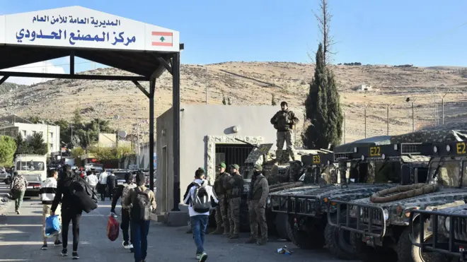 تربط سوريا بلبنان ستة معابر حدودية رسمية تُستخدم للحركة التجارية والمدنية.