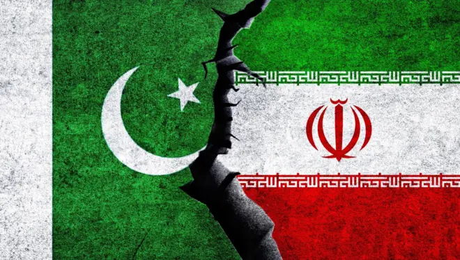 Hình ảnh thể hiện đường rạn nứt giữa quốc kỳ Pakistan và Iran