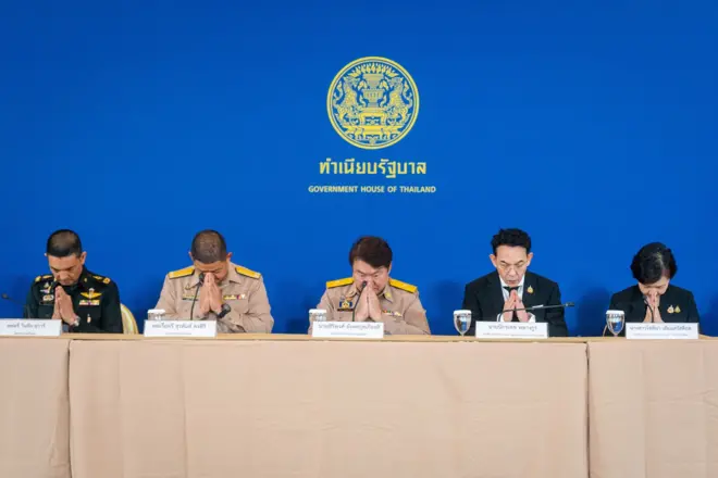 โฆษกรัฐบาลนำทีมเปิดแถลงข่าวเกี่ยวกับสถานการณ์ชายแดนไทย-กัมพูชา และการเจรจาการค้าไทยกับต่างประเทศ ที่ทำเนียบรัฐบาล 17 พ.ย.